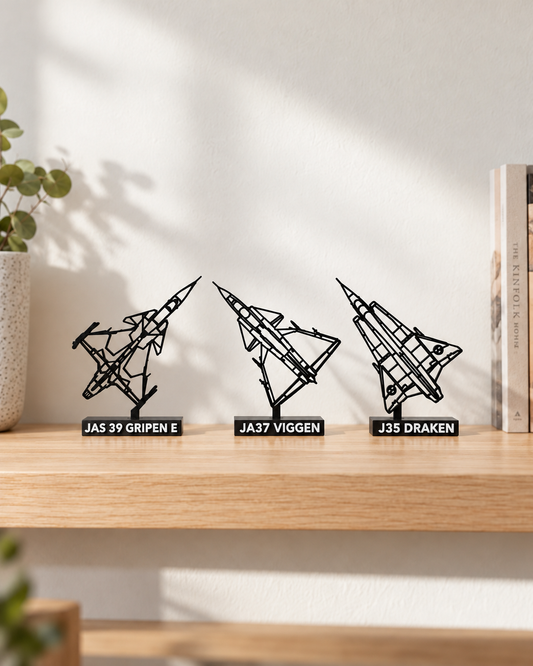 Gripen E, Viggen och Draken på en ljus trähylla – Swedish Fighter Jets Trio