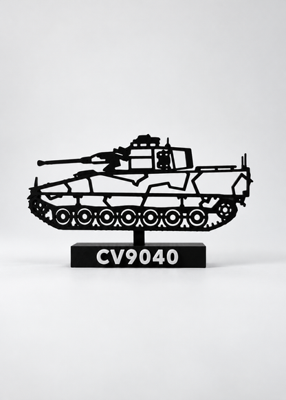CV9040 – aktuell svart 3D-printad silhuettmodell på märkt sockel, ingår i Swedish Tank Pack