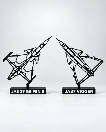 Gripen E och JA37 Viggen – två svarta 3D-printade flygplansmodeller på märkta socklar mot ljus studiobakgrund