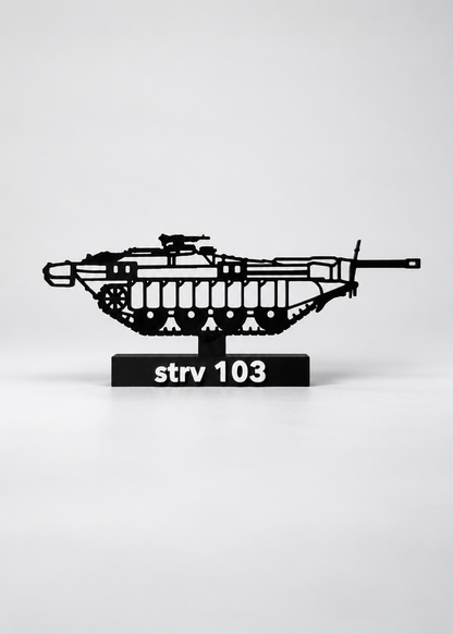 Strv 103 Tank Model – aktuell svart 3D-printad silhuettmodell på märkt sockel, ingår i Swedish Tank Pack